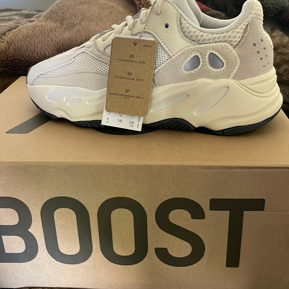 Yeezy boost 700 Analog